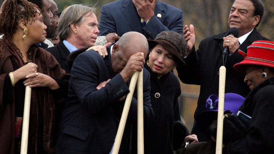 King Memorial John Lewis November 13 2006.jpg